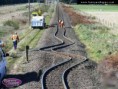 /album/srandovni-a-hloupe-napady/incredibly-curved-track-unglaublich-gleisbogen-incroyablement-piste-incurvee-neuveritelne-krive-koleje-jpg/
